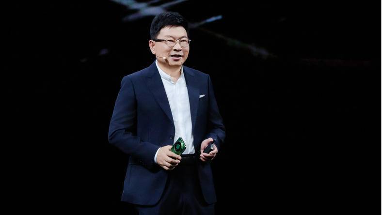 一台华为Mate万元旗舰,套上了59元积木壳